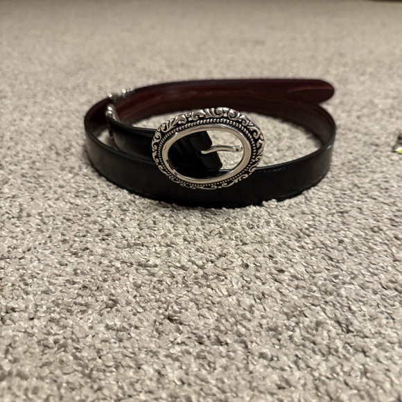 Stylish Black /Brown reversible Belt with Ornate Silver Buckle - Picture 8 of 10